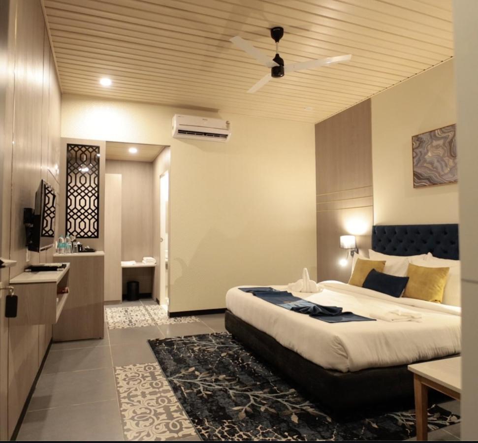 Meritas Seawind Beach Resort, Srīvardhan 外观 照片
