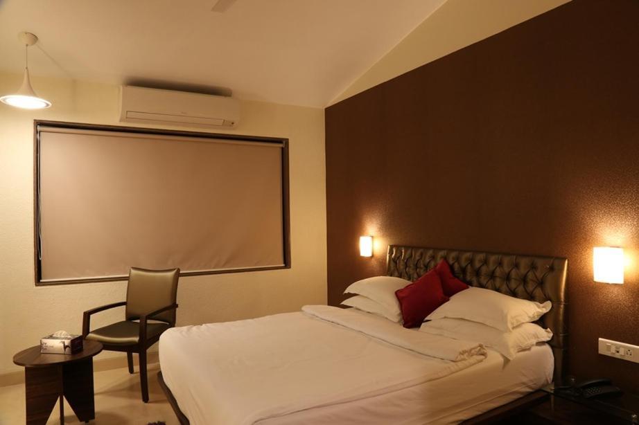 Meritas Seawind Beach Resort, Srīvardhan 外观 照片